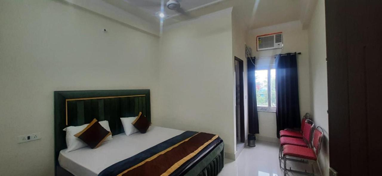 Hotel The Bird Dehradun Esterno foto