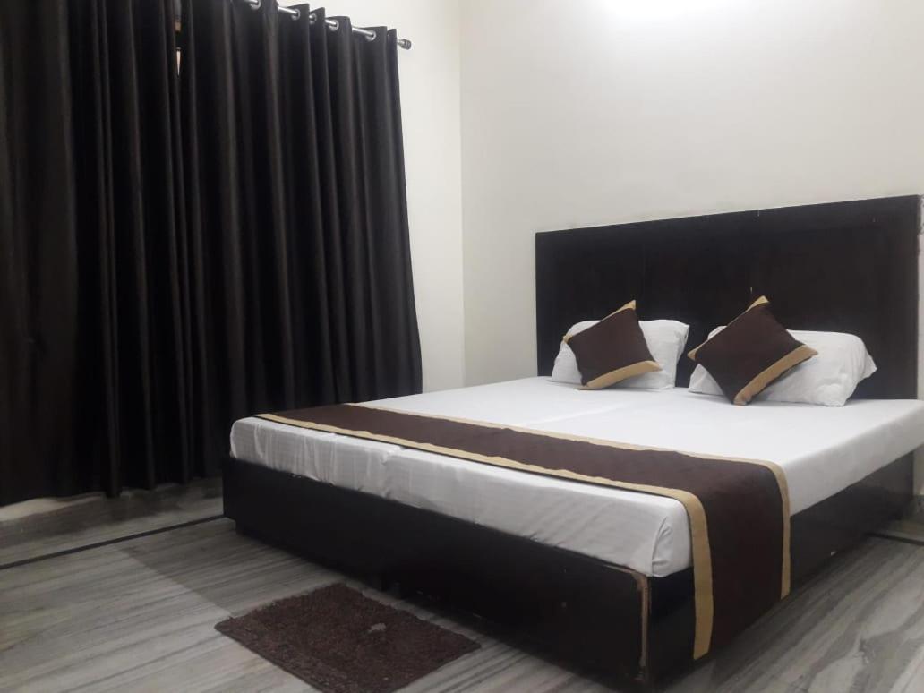 Hotel The Bird Dehradun Esterno foto
