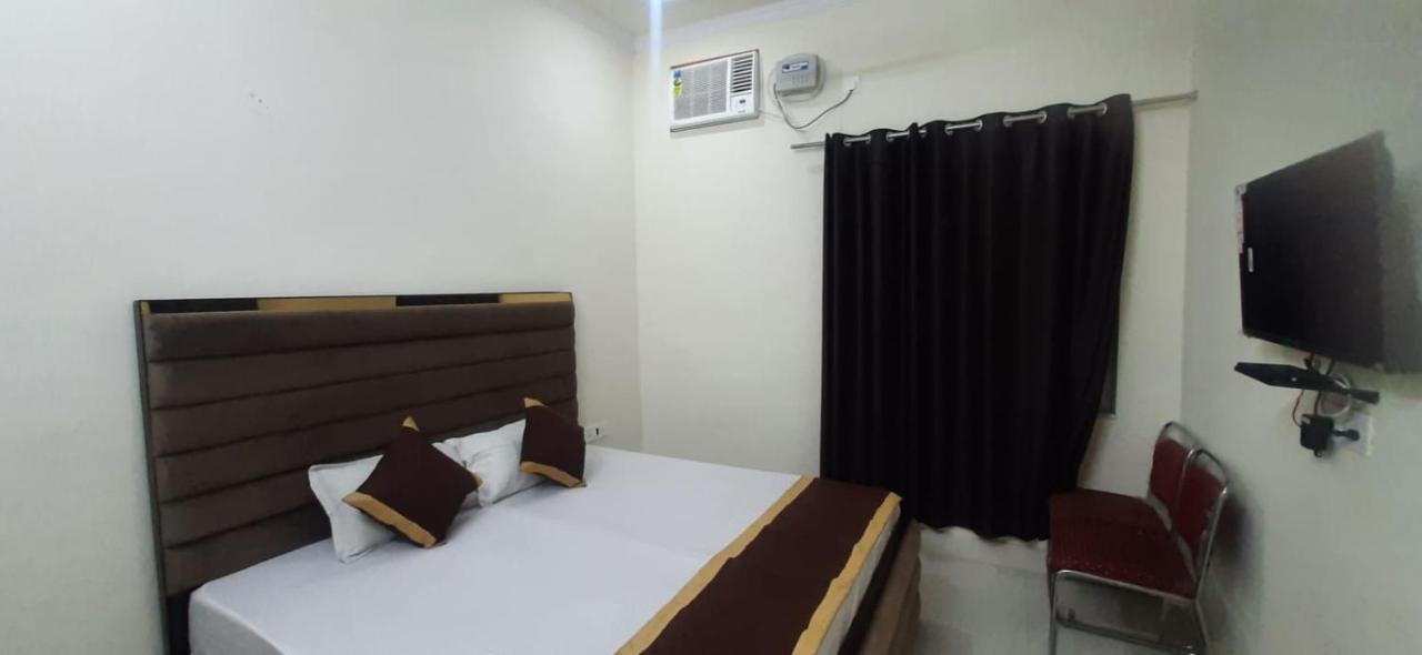 Hotel The Bird Dehradun Esterno foto