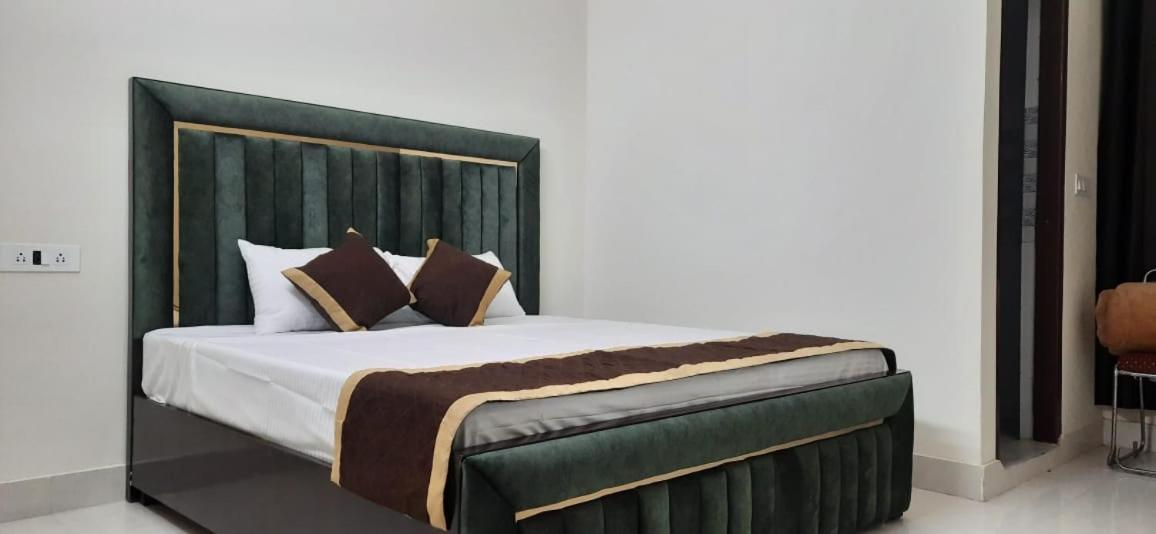Hotel The Bird Dehradun Esterno foto