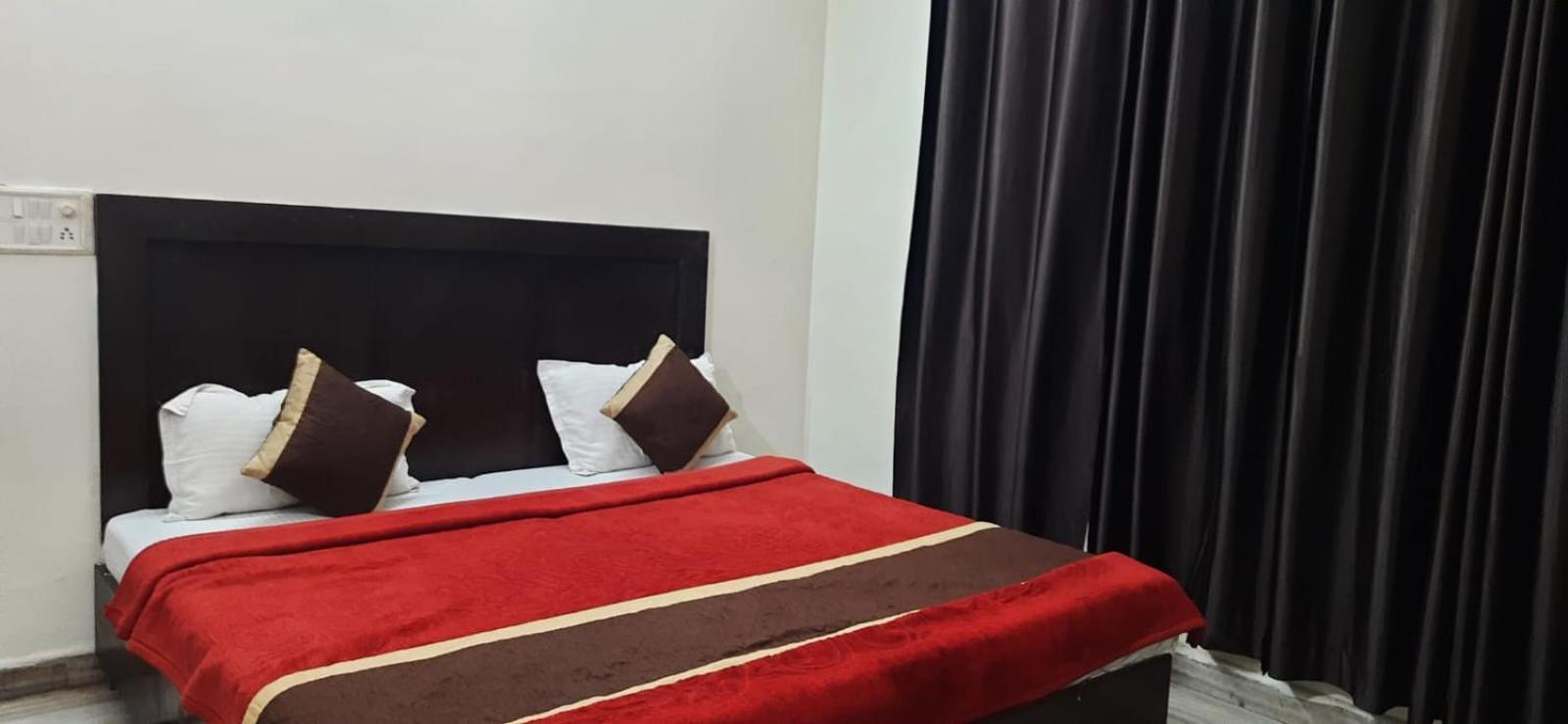 Hotel The Bird Dehradun Esterno foto