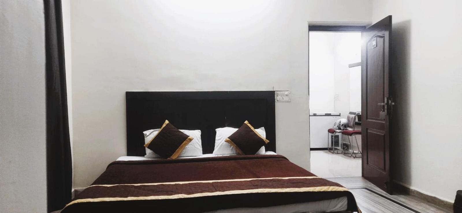 Hotel The Bird Dehradun Esterno foto