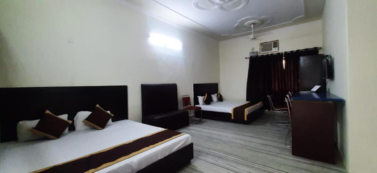 Hotel The Bird Dehradun Esterno foto